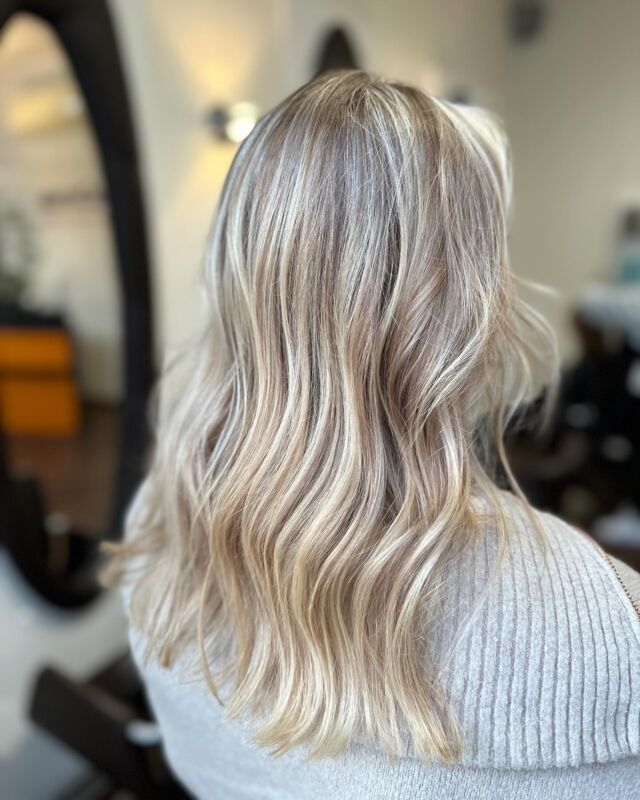 Vorher nachher 🙌🏻🤍 Frische babylights für diese Kundin 🌸#babylights #blonde #glynthair By Eva