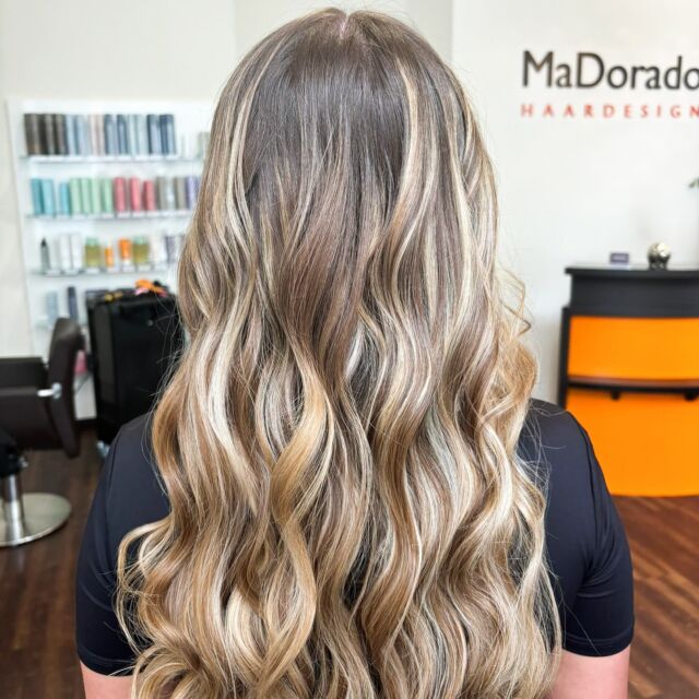 Ein sandiges Balayage von unserer Azubine Ashley 🤗#hair #balayage #softblonde #blond #hairdresser